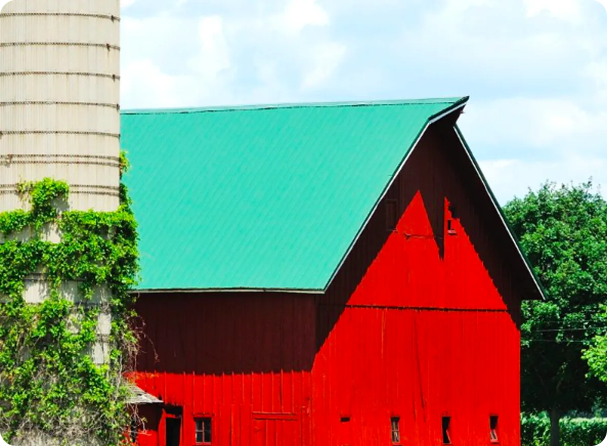 selective-focus-of-building-with-windows-near-rooftop-e1625561337841 1